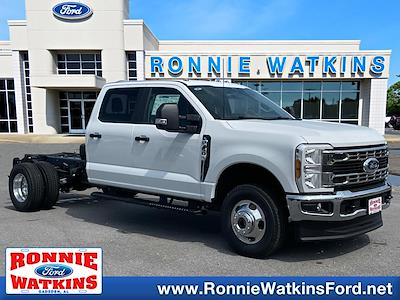 2025 Ford F-350 Crew Cab DRW 4WD Cab Chassis for sale #SEC98221 - photo 1