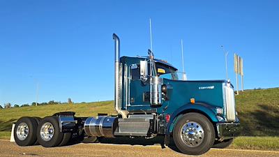 New 2025 Kenworth W900 Cummins GX Semi Truck for sale #0581220 - photo 1