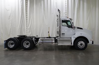 New 2026 Kenworth T880 Paccar MX/MX-13 Semi Truck for sale #0594842 - photo 2