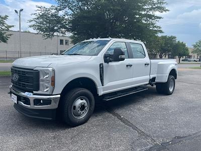 New 2025 Ford F-350 Crew Cab 4x4 DRW Pickup for sale #0602865 - photo 2