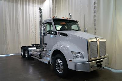New 2026 Kenworth T880 Paccar MX/MX-13 Semi Truck for sale #0607564 - photo 1