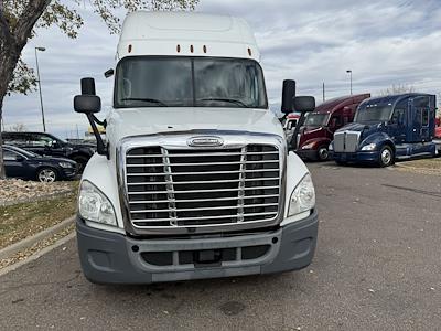 Used 2017 Freightliner Cascadia Detroit Diesel DD15 Semi Truck with Sleeper Cab for sale #0613236 - photo 2