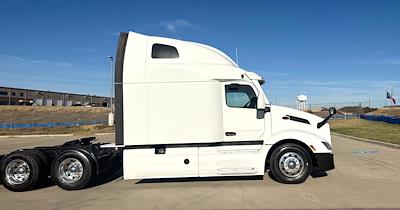 Used 2023 Peterbilt 579 Cummins ISX Semi Truck for sale #0613295 - photo 2