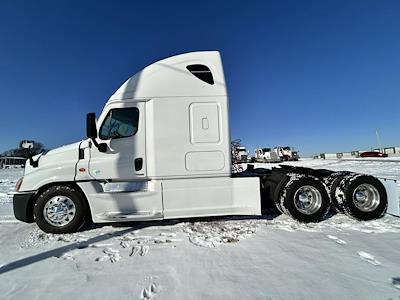 Used 2016 Freightliner Cascadia Detroit Diesel DD15 EV Semi Truck with Sleeper Cab for sale #0613711 - photo 2