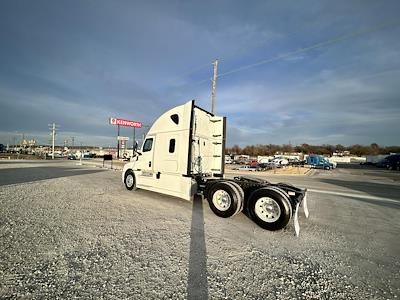Used 2019 Freightliner Cascadia Detroit Diesel DD15 Semi Truck with Sleeper Cab for sale #0613715 - photo 2