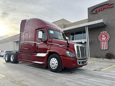 Used 2017 Freightliner Cascadia Detroit Diesel DD15 Semi Truck with Sleeper Cab for sale #0615803 - photo 1