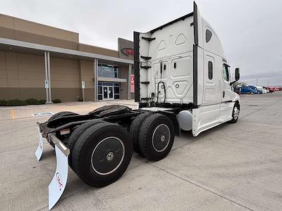 Used 2024 Freightliner Cascadia Detroit Diesel DD15 Semi Truck with Sleeper Cab for sale #0616029 - photo 2