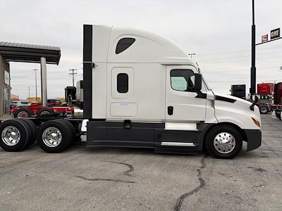 Used 2020 Freightliner Cascadia Detroit Diesel DD15 Semi Truck with Sleeper Cab for sale #0616260 - photo 2