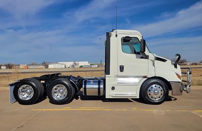 Used 2020 Freightliner Cascadia Detroit DD13 Semi Truck for sale #0616319 - photo 2