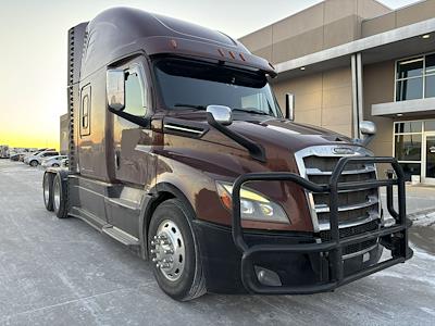 Used 2018 Freightliner Cascadia Detroit Diesel DD15 Semi Truck with Sleeper Cab for sale #0617008 - photo 1