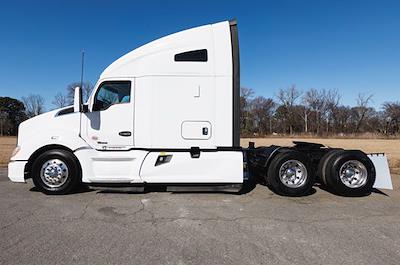 Used 2022 Kenworth T680 - photo 1