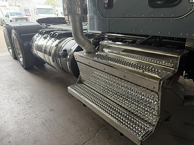 Used 2018 Peterbilt 389 - photo 1