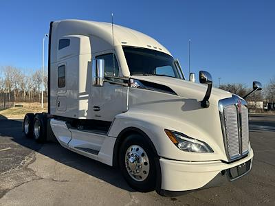 Used 2024 Kenworth T680 - photo 1