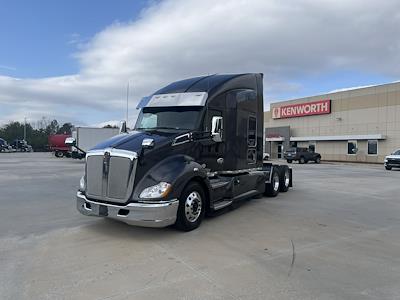Used 2022 Kenworth T680 - photo 1