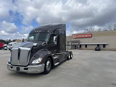 Used 2022 Kenworth T680 - photo 1