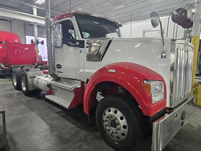 Used 2022 Kenworth W990 - photo 1