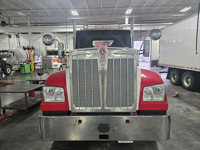 Used 2022 Kenworth W990 - photo 1