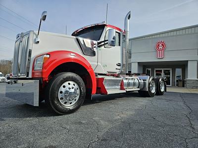 Used 2022 Kenworth W990 - photo 1
