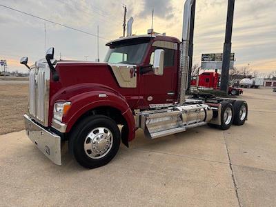 Used 2024 Kenworth W990 - photo 1