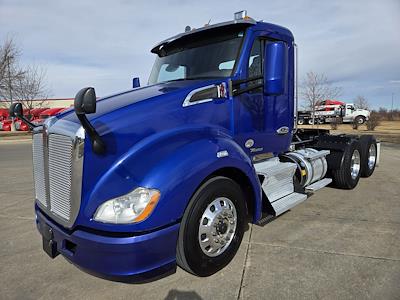 Used 2021 Kenworth T680 - photo 1
