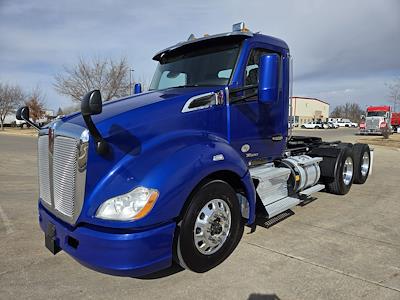 Used 2021 Kenworth T680 - photo 1