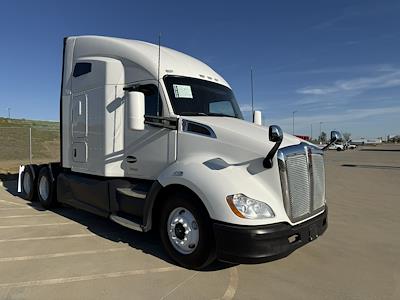 Used 2022 Kenworth T680 - photo 1
