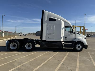 Used 2022 Kenworth T680 - photo 1