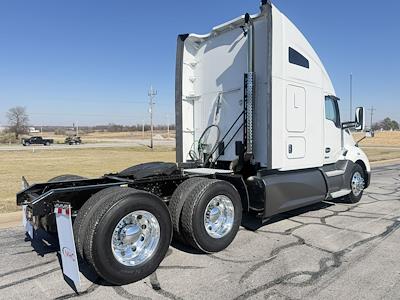 Used 2022 Kenworth T680 - photo 1