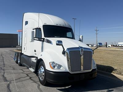 Used 2022 Kenworth T680 - photo 1