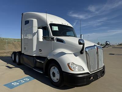 Used 2022 Kenworth T680 - photo 1