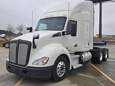 Used 2021 Kenworth T680 - photo 1