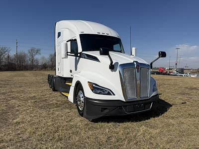 Used 2023 Kenworth T680 - photo 1