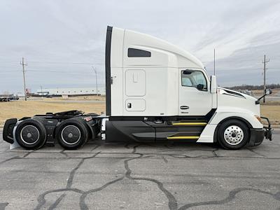 Used 2023 Kenworth T680 - photo 1
