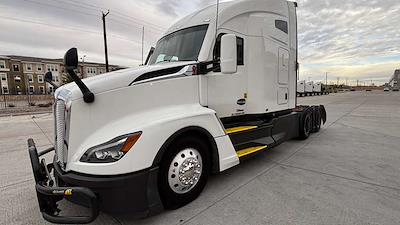 Used 2023 Kenworth T680 - photo 1
