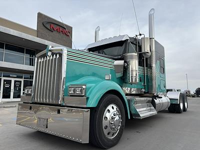 Used 2023 Kenworth W900 - photo 1