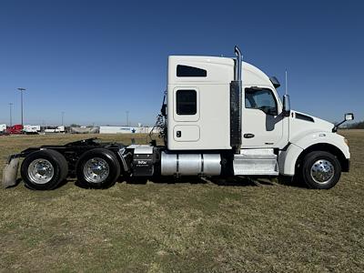 Used 2021 Kenworth T880 - photo 1
