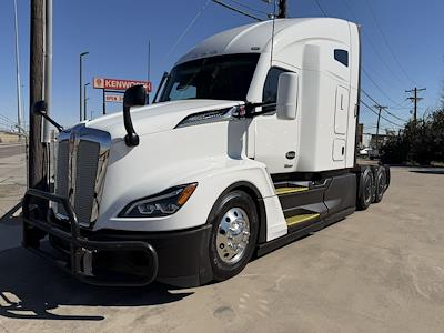 Used 2023 Kenworth T680 - photo 1