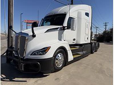 Used 2023 Kenworth T680 - photo 1