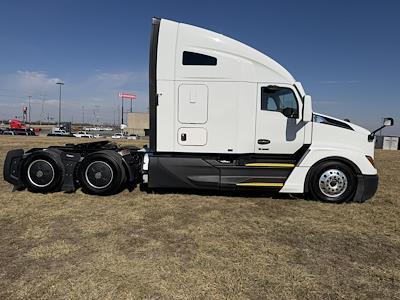 Used 2023 Kenworth T680 - photo 1
