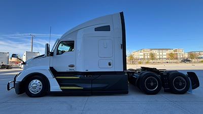 Used 2023 Kenworth T680 - photo 1