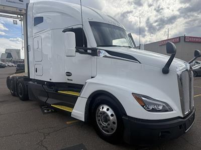 Used 2023 Kenworth T680 - photo 1