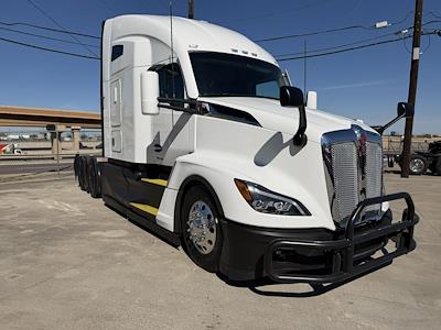 Used 2023 Kenworth T680 - photo 1