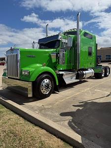 Used 2022 Kenworth W900 - photo 1