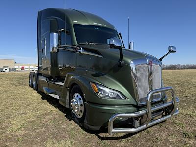 Used 2023 Kenworth T680 - photo 1