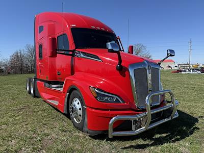 Used 2022 Kenworth T680 - photo 1