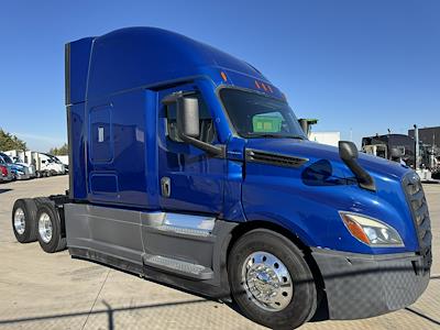 Used 2023 Freightliner Cascadia - photo 1