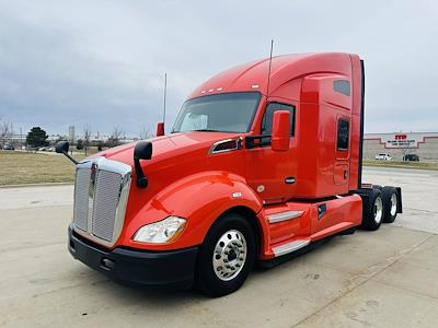 Used 2022 Kenworth T680 - photo 1