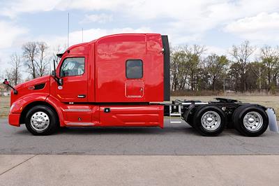 Used 2021 Peterbilt 579 - photo 1