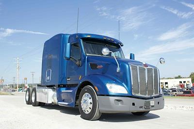 Used 2022 Peterbilt 579 - photo 1