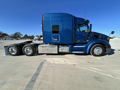 Used 2022 Peterbilt 579 - photo 1